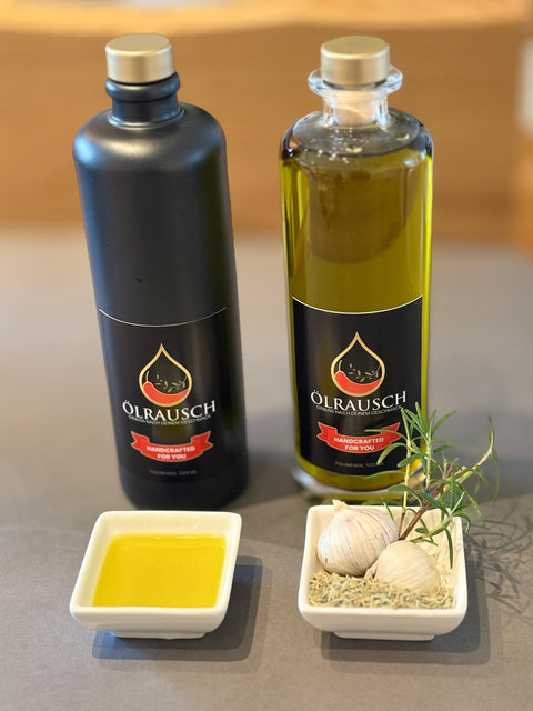 Olivenöl mit Knoblauch und Rosmarin